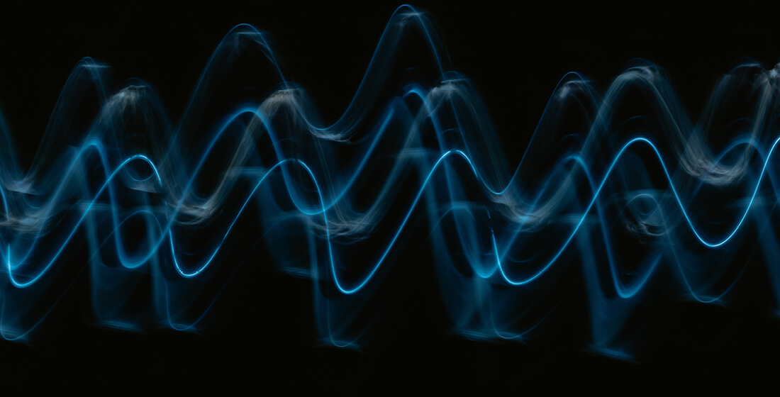 a picture of a distored sound wave to represent noise floor.